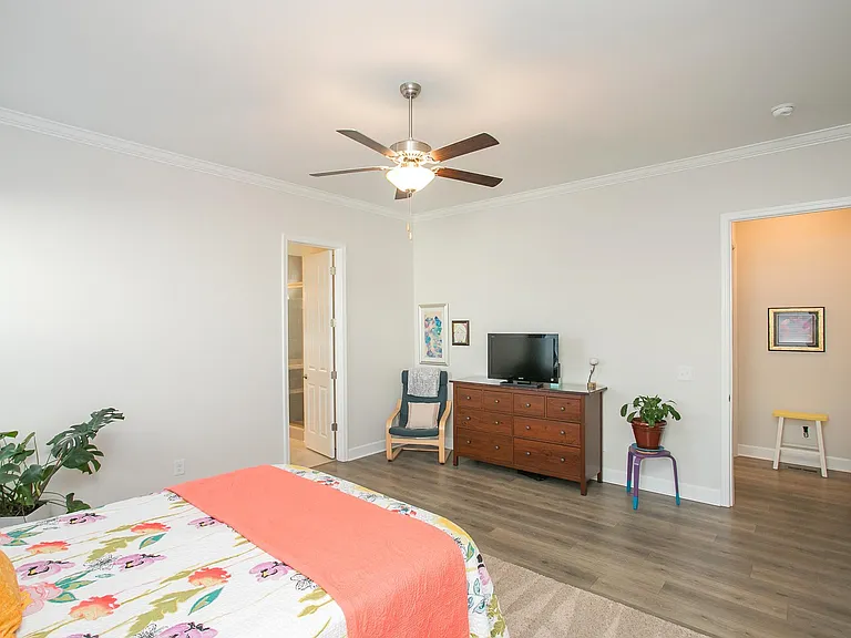 605 Quiet Cir — Photo 17