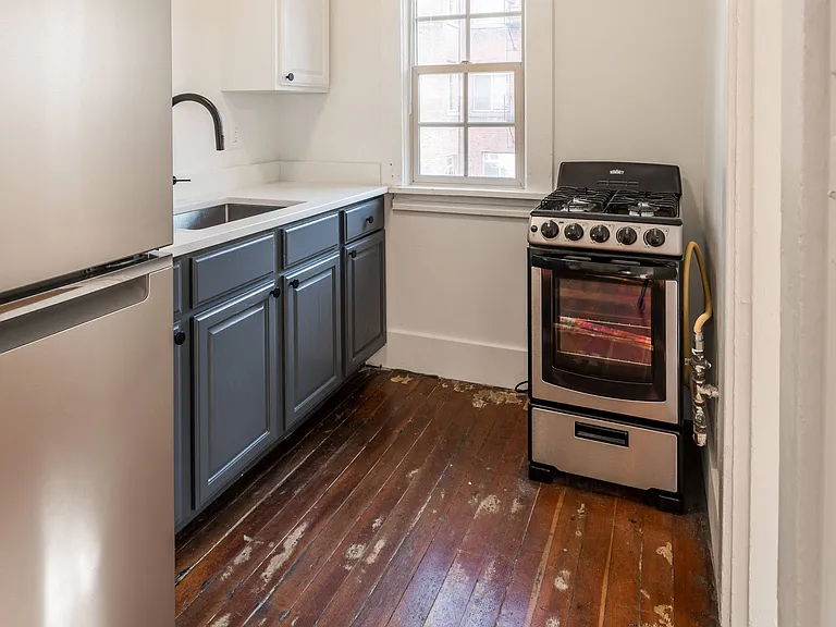 Midtown West Apartments — Photo 11