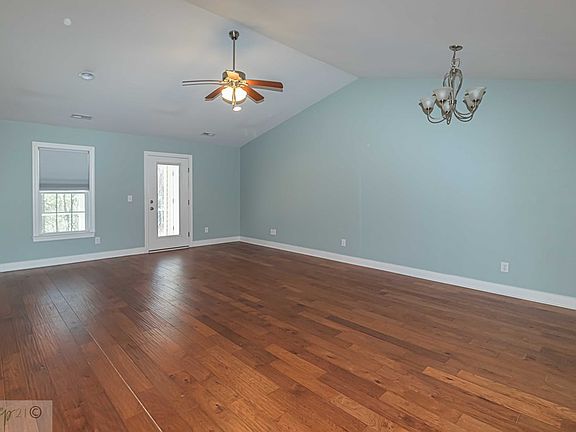 4th image of 107 Oxford Dr