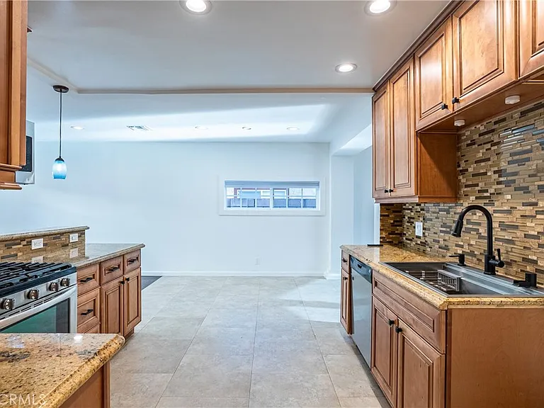 7965 Quimby Ave — Photo 4