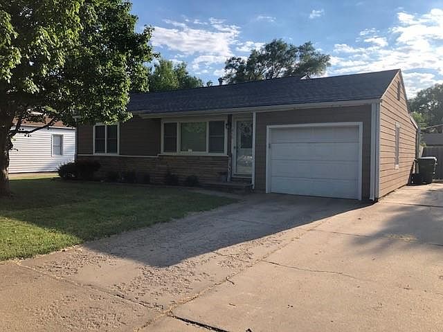 1st image of 866 Plaza Dr