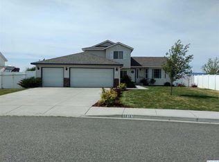 5810 Okanogan Ln, Pasco, WA 99301
