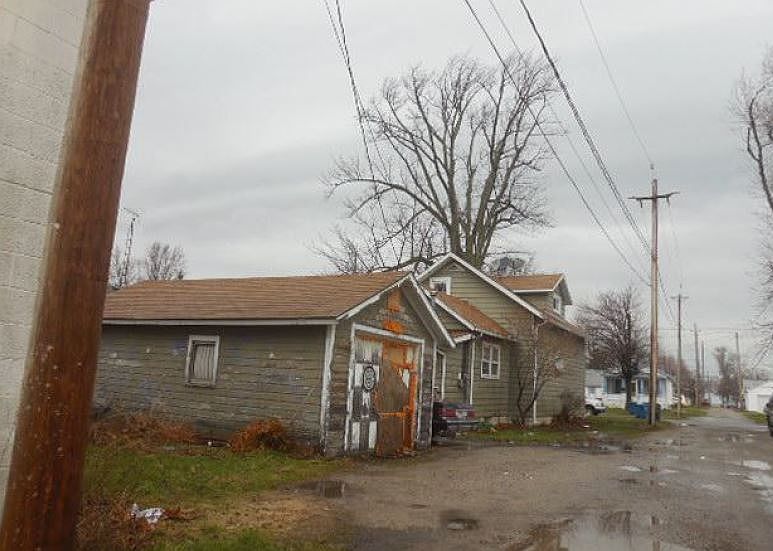 2nd image of 714 E 3rd St