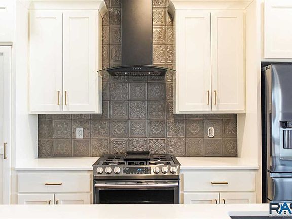 3rd image of 1804 W Gray Gables Cir