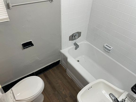 4th image of 5205 Hollycrest Dr