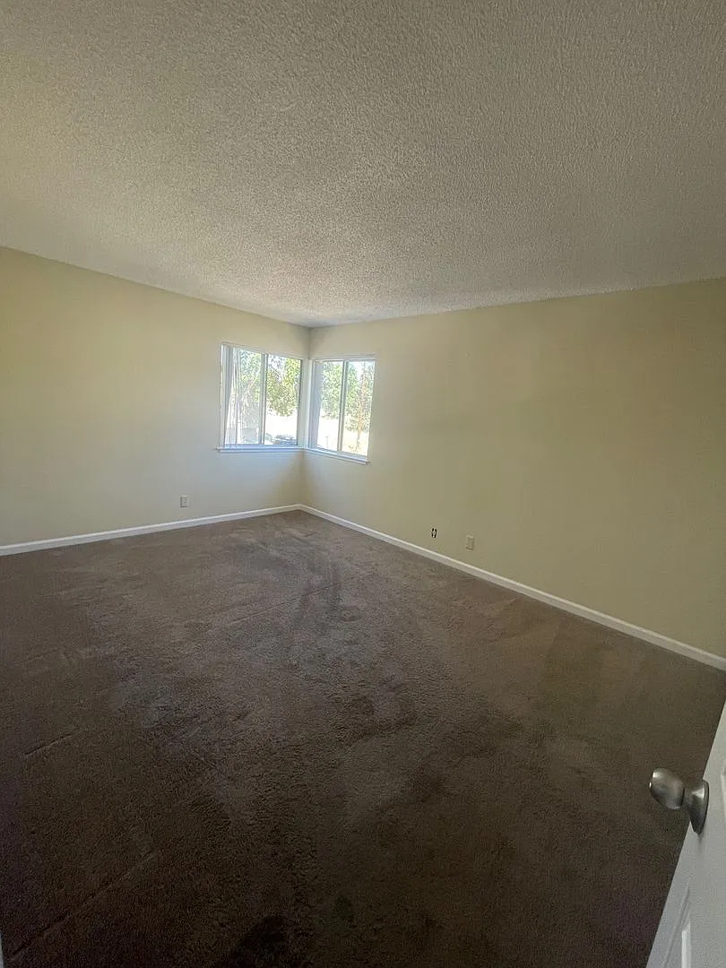 Faris Ct Apts. — Photo 4