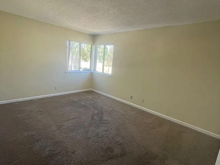 171-173 Faris Ct — Photo 4