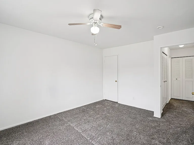Outer Drive Manor Apartments — Photo 34