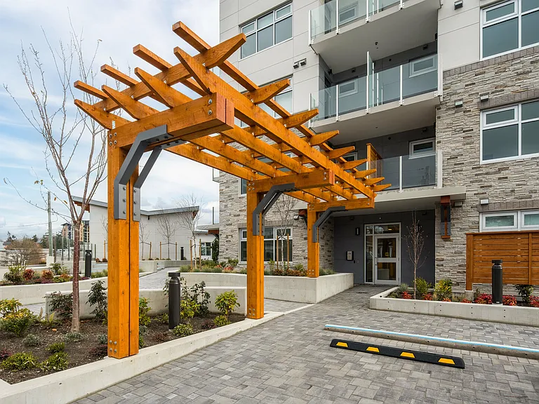 916 Lyall St #312 — Photo 33