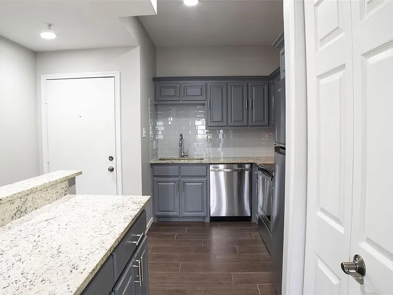 4104 N Hall St #331 — Photo 3