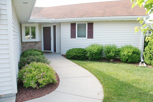 1st image of 109 Elizabeth Ct #6
