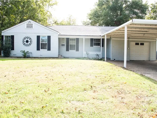 910 E Hopkins St, Mexia, TX 76667