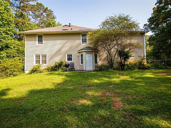 4th image of 105 Madison Pl