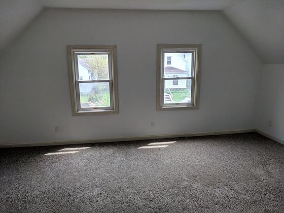 Front upstairs bedroom