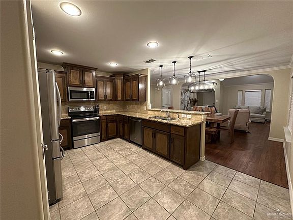 3rd image of 4608 Robin Ave