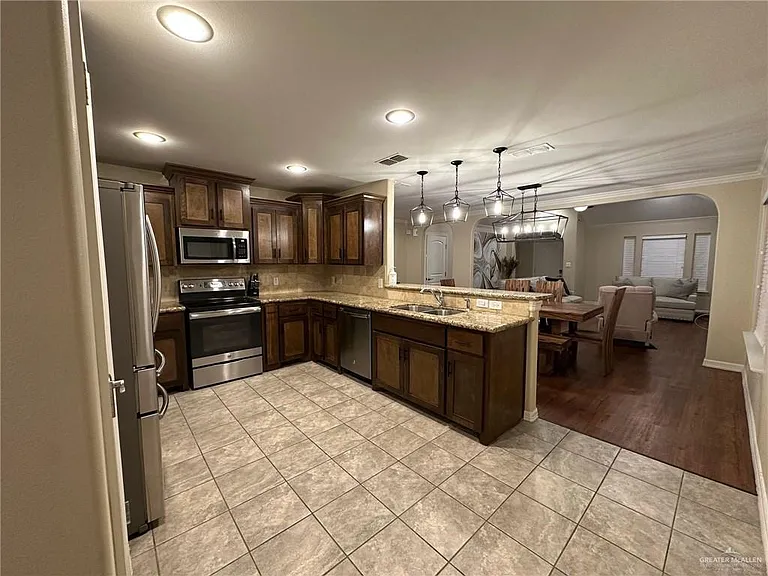 4608 Robin Ave — Photo 3