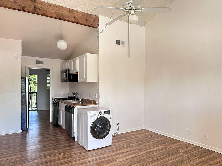 1010 W 23rd St #14 — Photo 5