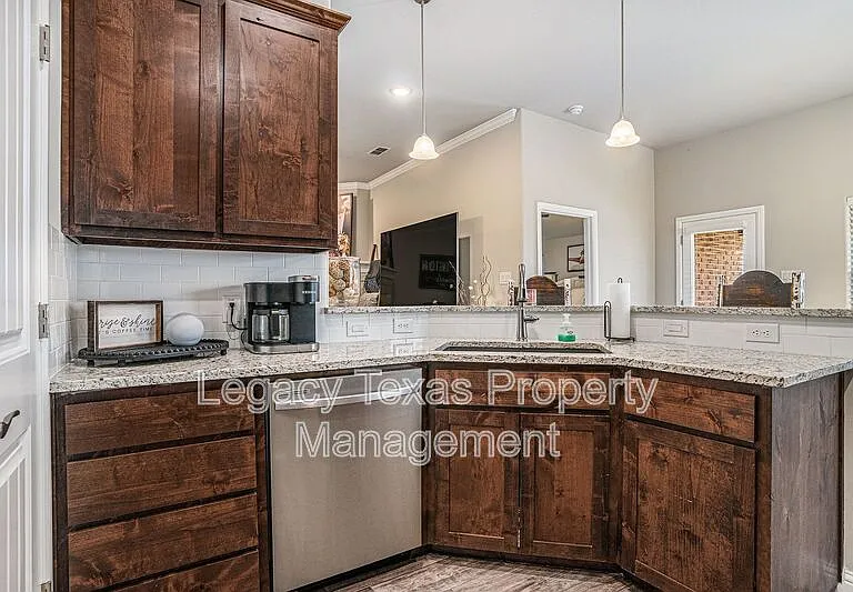 226 Harp Ave — Photo 7