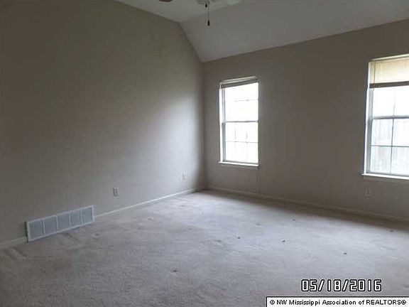 5th image of 1831 Thomas St