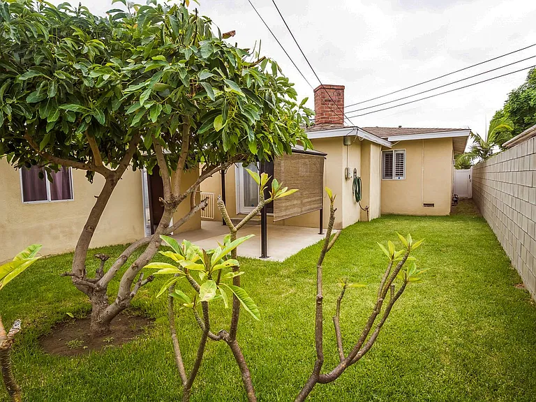 11433 Littchen St — Photo 31
