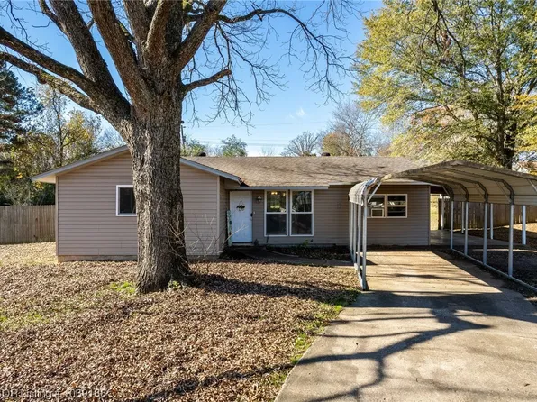 1114 Crescent Dr, Paris, AR 72855