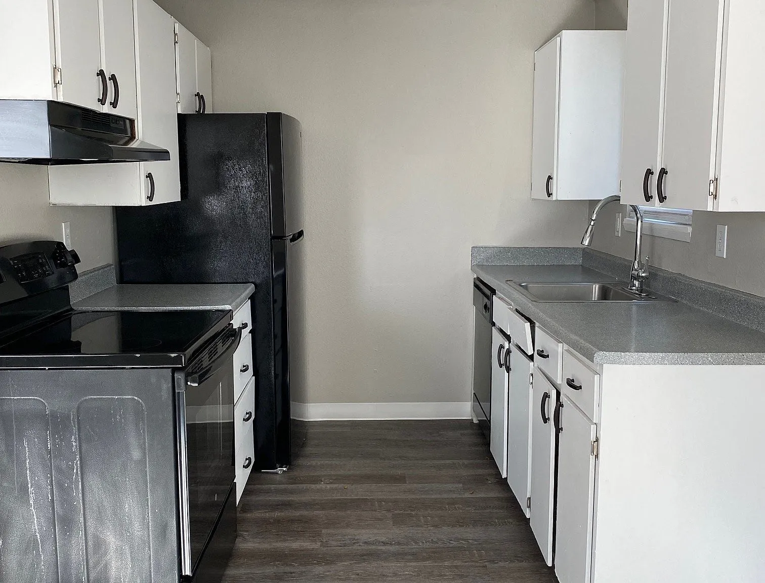 Malibu Apartments — Photo 2