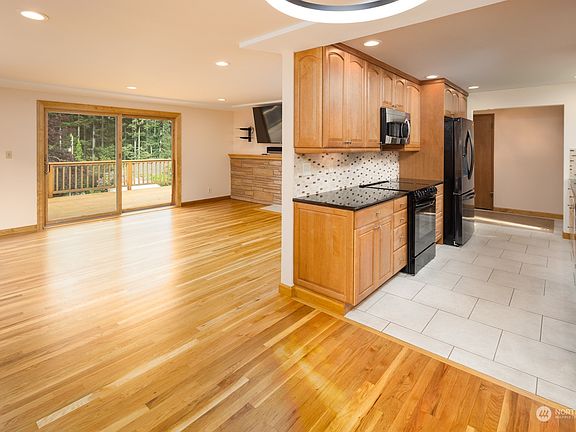 4th image of 20320 Burke Avenue N