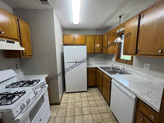 4th image of 605 Cooper Estates Dr APT 12