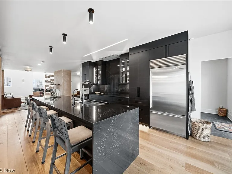 1440 W 57th St — Photo 12