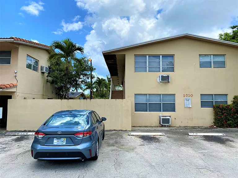 1010 SW 16th Ave — Photo 4
