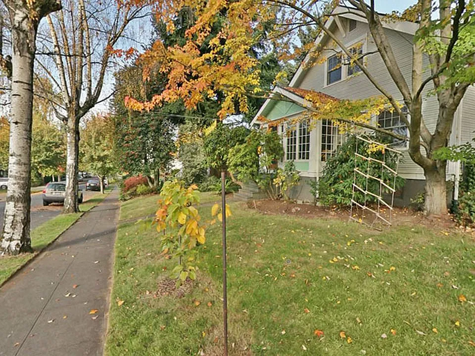 3815 SE Rural St — Photo 2