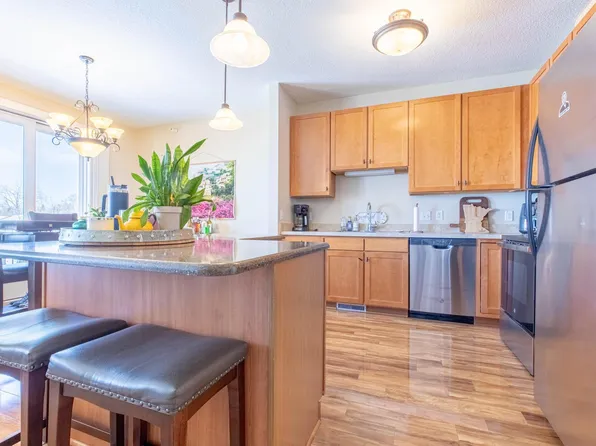 1070 Grandview Ct NE APT 304, Columbia Heights, MN 55421