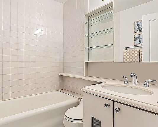 5th image of 12 W 72nd St APT 11E