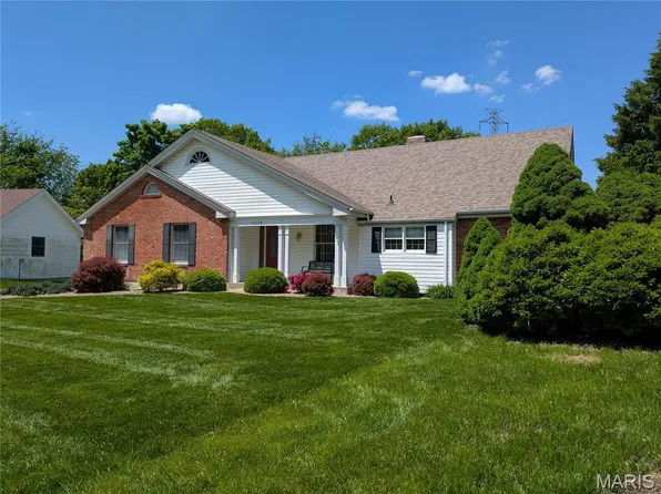 15739 Meadowbrook Way Dr, Chesterfield, MO 63017