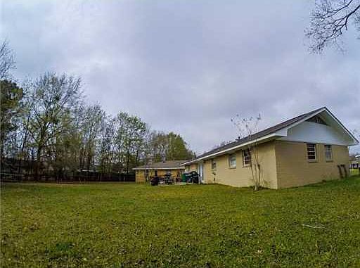 4th image of 1013 Shirley Dr