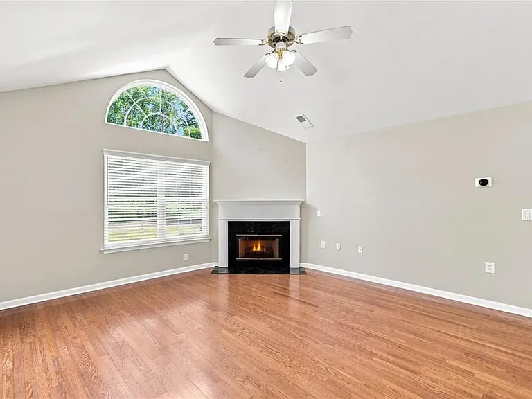 3204 Village Ln — Photo 6