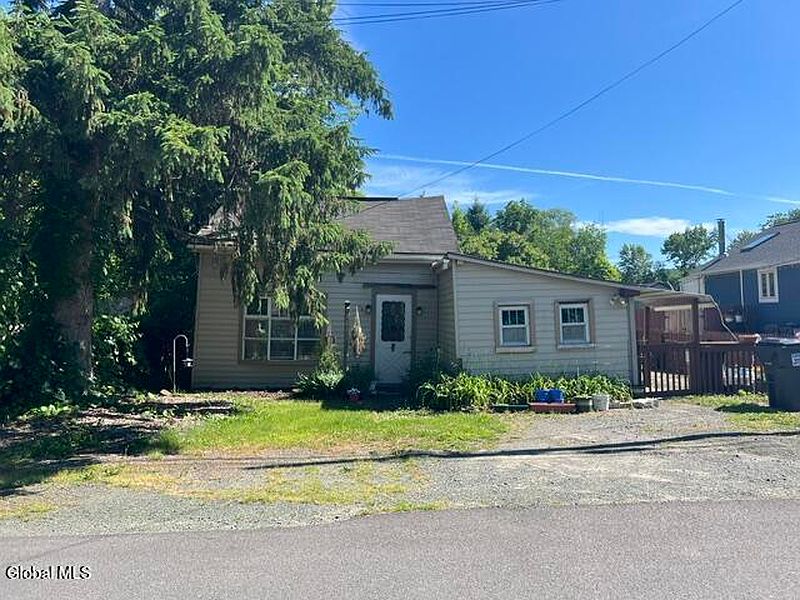 4th image of 323 Oakhurst Street