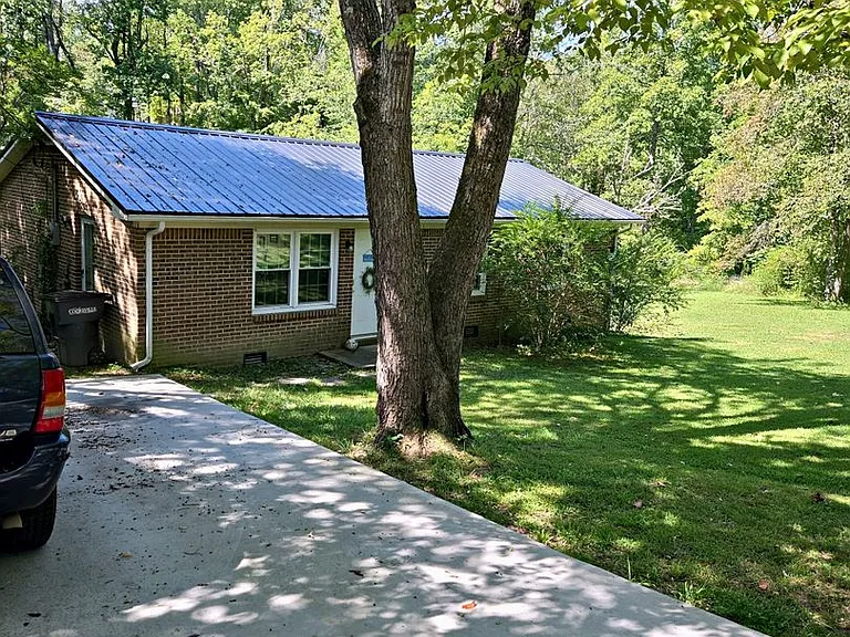 2050 Wildwood Rd — Photo 3