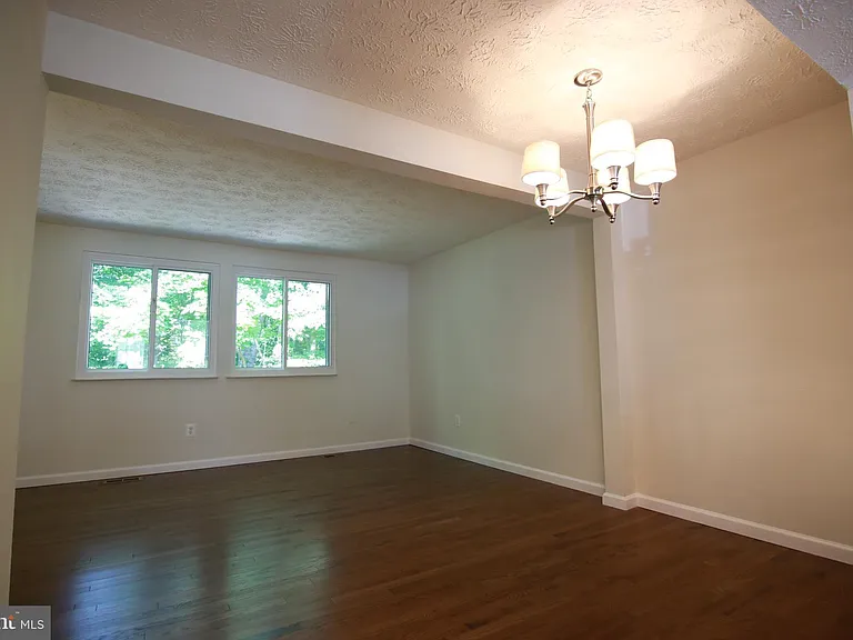 8070 Grandview Ct — Photo 9