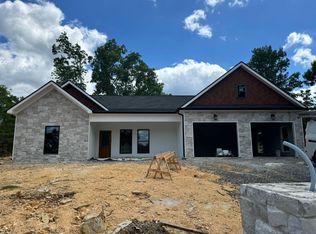 1901 Honeysuckle Ln, Fort Oglethorpe, GA 30742