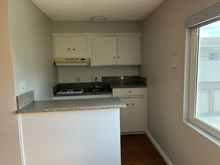 7626 Pickering Ave #G — Photo 2