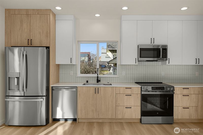 5th image of 1111 B 26th Avenue