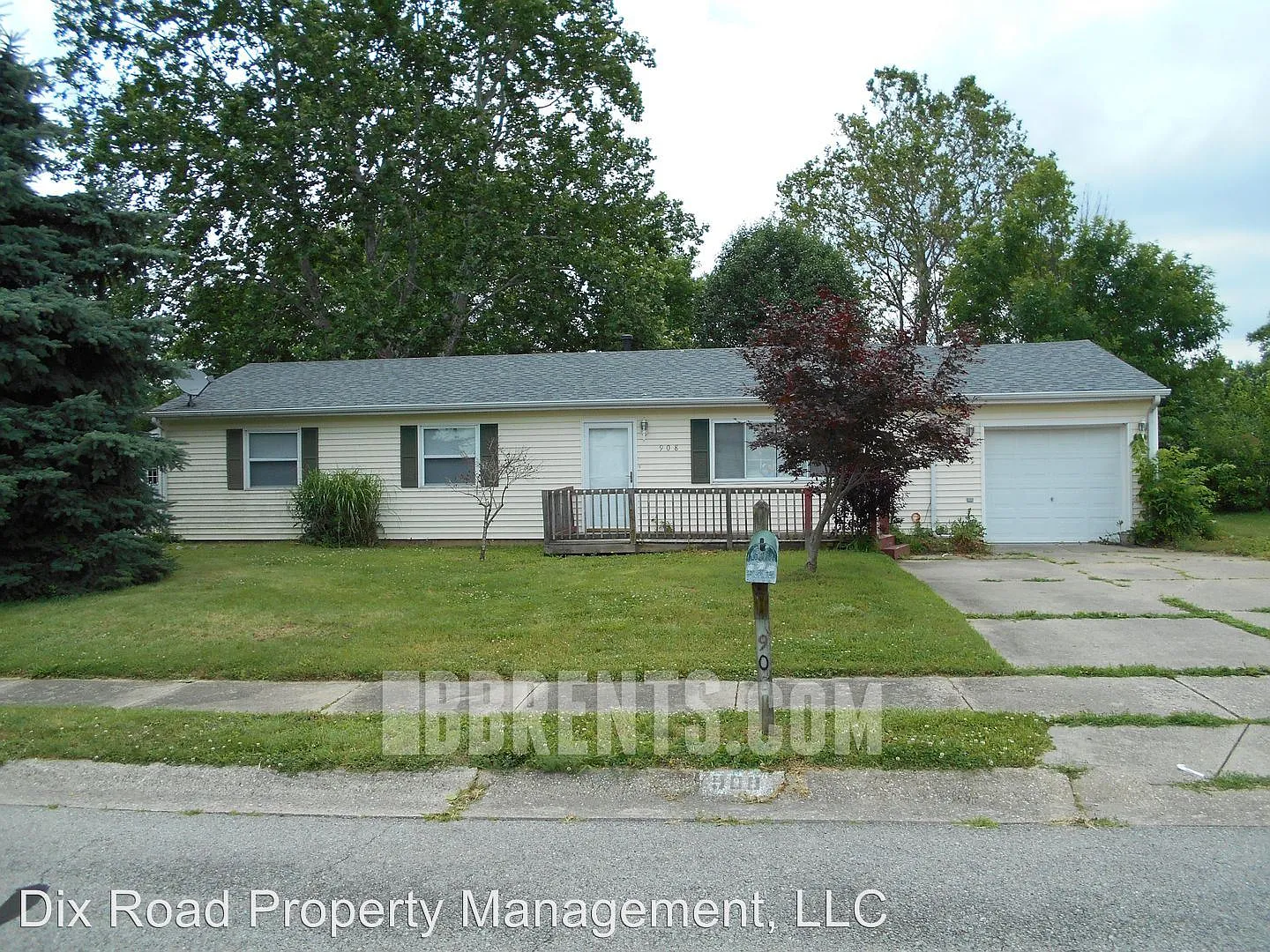 908 Arthur St photo 1