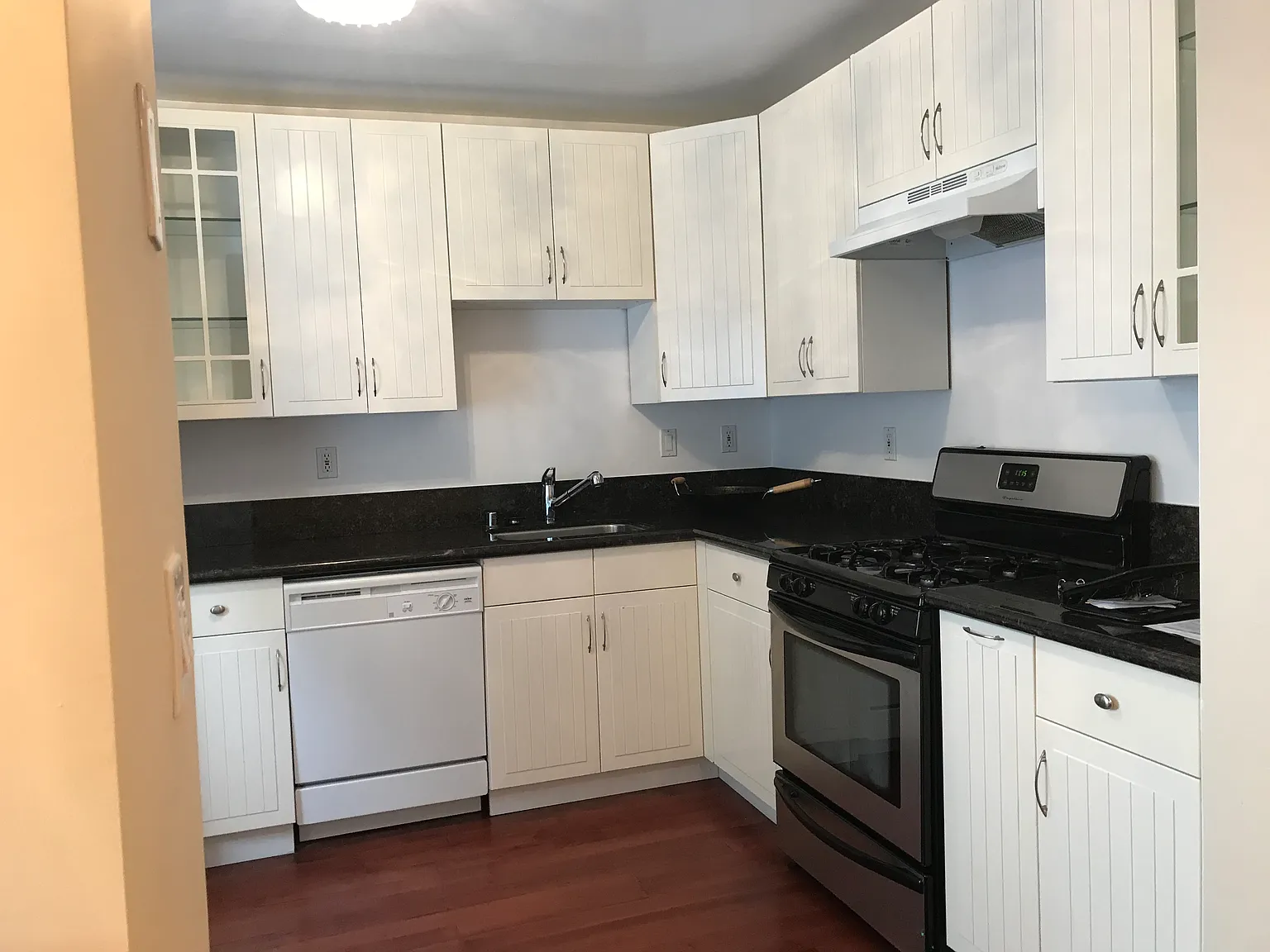 Studio, 600 sqft, $2,575 — Photo 2