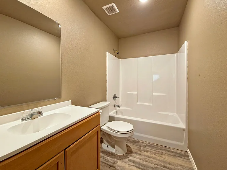 2221 E Main St — Photo 7