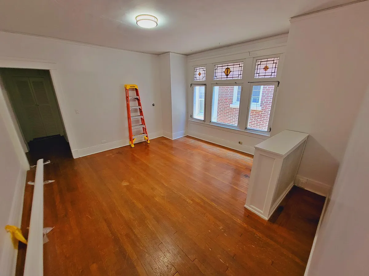 Unit Living room interior finishes - 16 S Lake Ave #2
