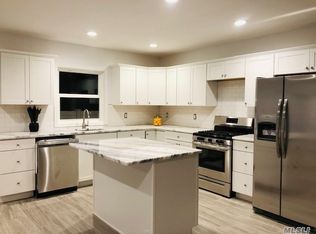 33 2nd Ave, Bay Shore, NY 11706