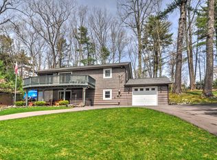 118 Terrace Dr, Lakeville, PA 18438