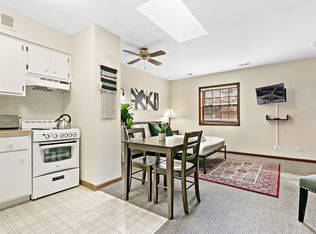 716 Central Ave #2669858, Highland Park, IL 60035
