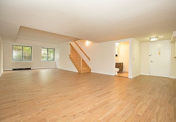 4th image of 100 Jane St APT 2C